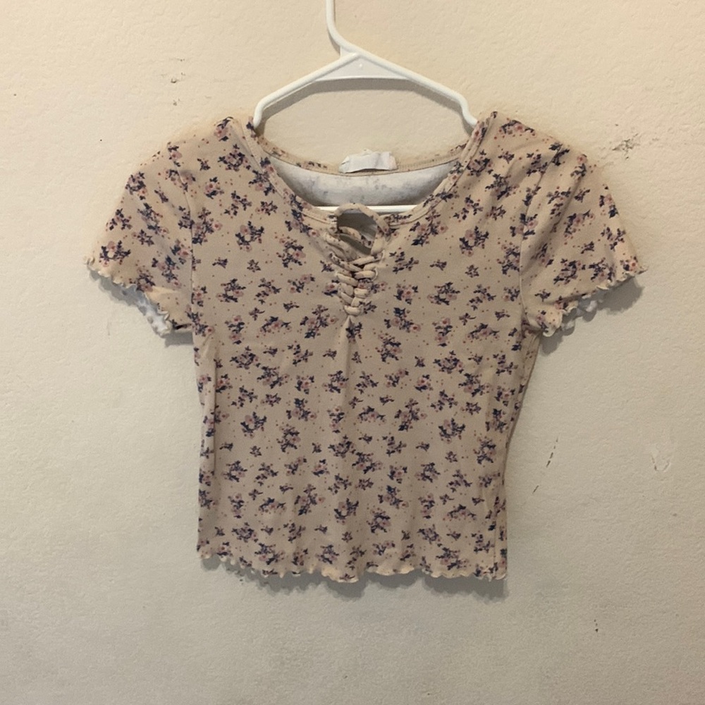 Cute beige H&M flower pattern shirt